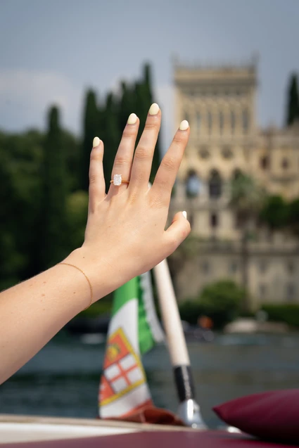 Private photo shoot on board a motorboat on Lake Garda: an exclusive location 6