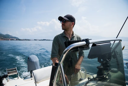 Pesca in barca sul Lago di Garda con guida professionista 11