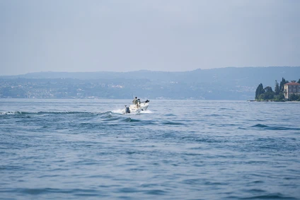 Pesca in barca sul Lago di Garda con guida professionista 12