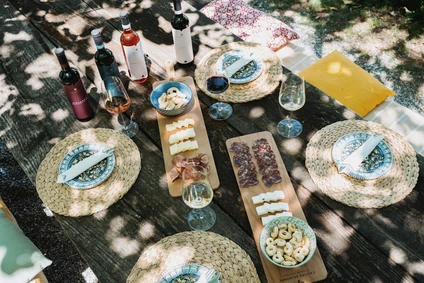Romantic picnic on Lake Garda amid nature and organic products 6