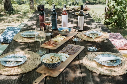 Romantic picnic on Lake Garda amid nature and organic products 7