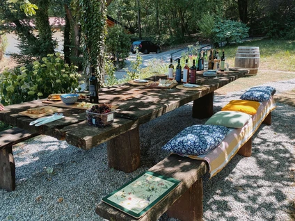Romantic picnic on Lake Garda amid nature and organic products 8