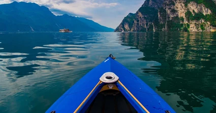 Discover the beauty of Lake Garda with a guided canoe trip from Toscolano Maderno 3