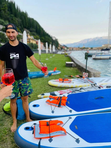 Aperitif-SUP Tour bei Sonnenuntergang in Toscolano Maderno 4