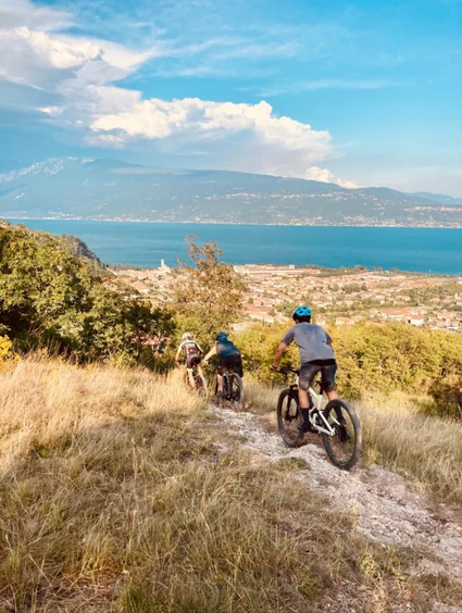 Triathlon Radtour in Toscolano Maderno, für trainierte Sportler 0