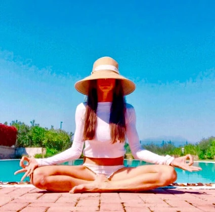 Morning yoga at a renowned lido in front of Lake Garda 2