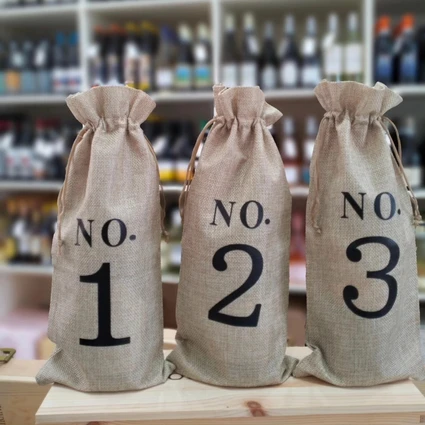 Degustazione di cinque vini locali in enoteca al Lago di Garda 9