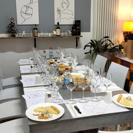 Degustazione di cinque vini locali in enoteca al Lago di Garda 8