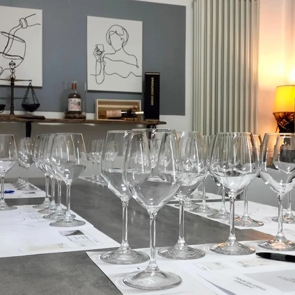 Degustazione di cinque vini locali in enoteca al Lago di Garda 10