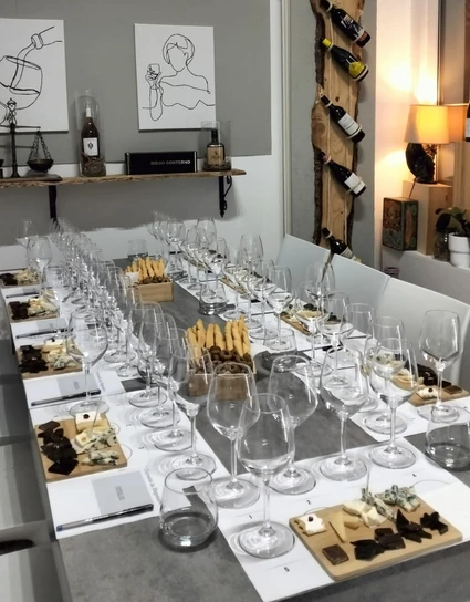 Degustazione di cinque vini locali in enoteca al Lago di Garda 3