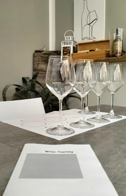 Degustazione di cinque vini locali in enoteca al Lago di Garda 2