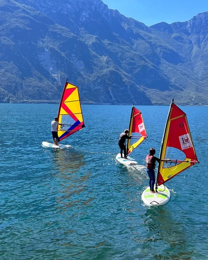 Windsurf Privatstunde am Prà im Hafen von Tignale am Gardasee 1 Windsurf Privatstunde am Prà im Hafen von Tignale am Gardasee 1