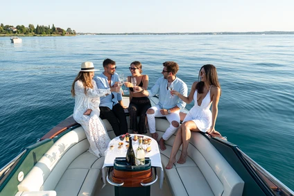 Riva private outing with a skipper from Sirmione: the elegance of a classic boat on Lake Garda 2