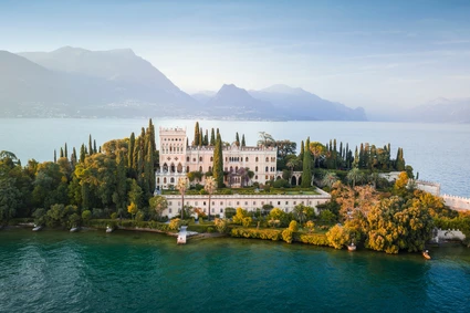 Tour with skipper: Isola del Garda and Gardone Riviera from Sirmione 1
