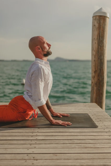 Lezione di yoga di gruppo in limonaia a Gardone Riviera 6