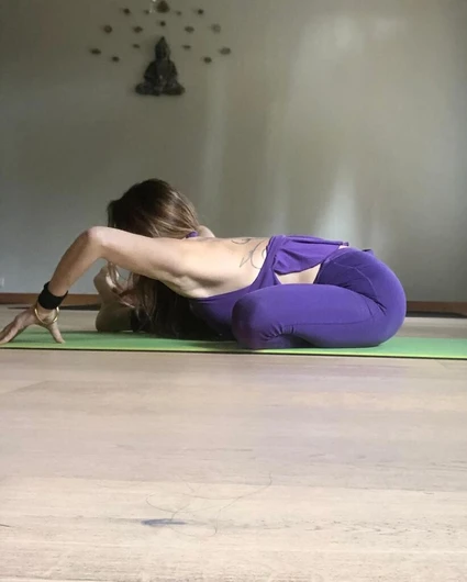 Lezione individuale di yoga in studio a Lazise 4