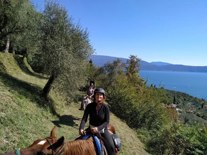 Horse riding at Lake Garda with food tasting 8