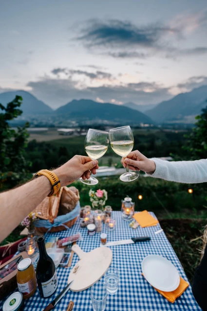 Picnic al tramonto in Garda Trentino: un salotto privato tra le montagne 7