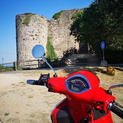 Vespa selfie tour departing from Peschiera del Garda 7