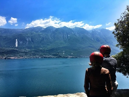 Giro in Vespa del Lago di Garda tra soste culinarie e panorami unici 4