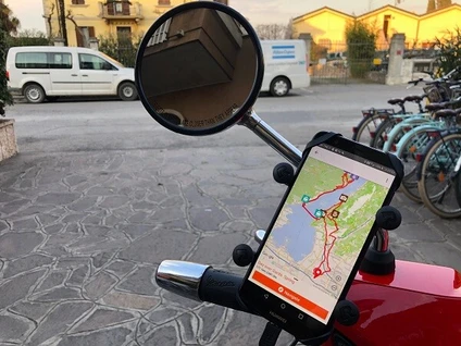Discovering the four Lakes on a Vespa from Riva del Garda 7