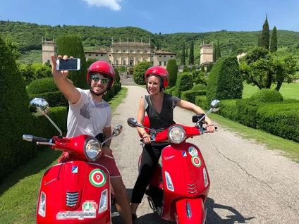 Vespa-Selfie-Tour von Peschiera del Garda aus 4