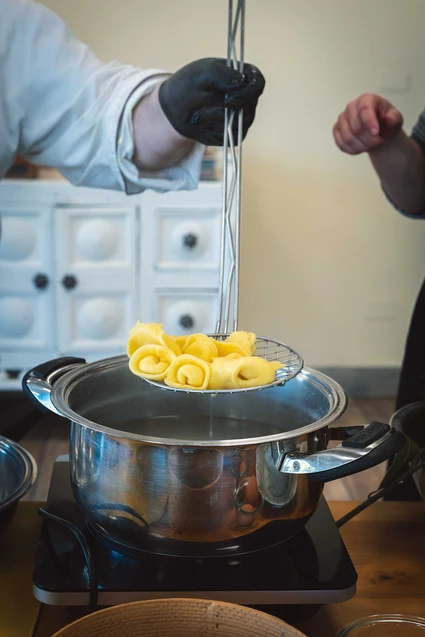 Lezione di cucina con chef tra Brescia e il Lago di Garda 11