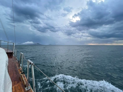 Uscita privata in barca a vela con conducente e aperitivo al tramonto 2