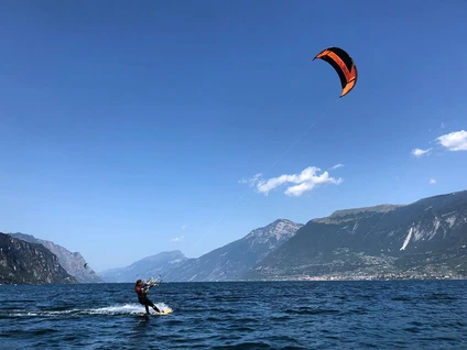 Kitesurfing courses on Lake Garda for all levels 9