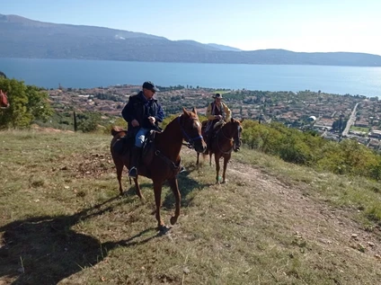 Horse riding at Lake Garda with food tasting 1