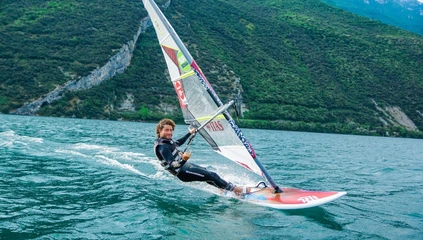 Lezione privata di windsurf all’alba per due in Garda Trentino 3