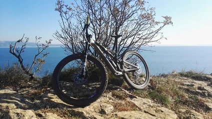 Gardasee E-Bike Tour: Entdecke die Valtenesi der Schlösser und Manerba 0