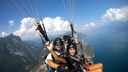 Tandemflug mit dem Gleitschirm: von Monte Pizzocolo zum Gardasee 2