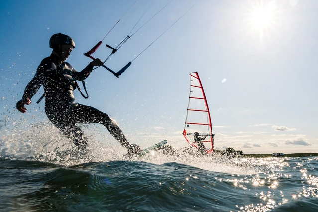 Extreme sports on Lake Garda: between sky and water