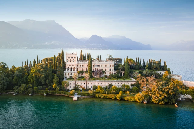 Tour in barca privati al Lago di Garda: tutte le più esclusive escursioni in motoscafo e in barca a vela Tour in barca privati al Lago di Garda: tutte le più esclusive escursioni in motoscafo e in barca a vela